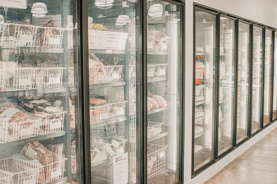 Conserto de freezer comercial com portas de vidro em Belo Horizonte