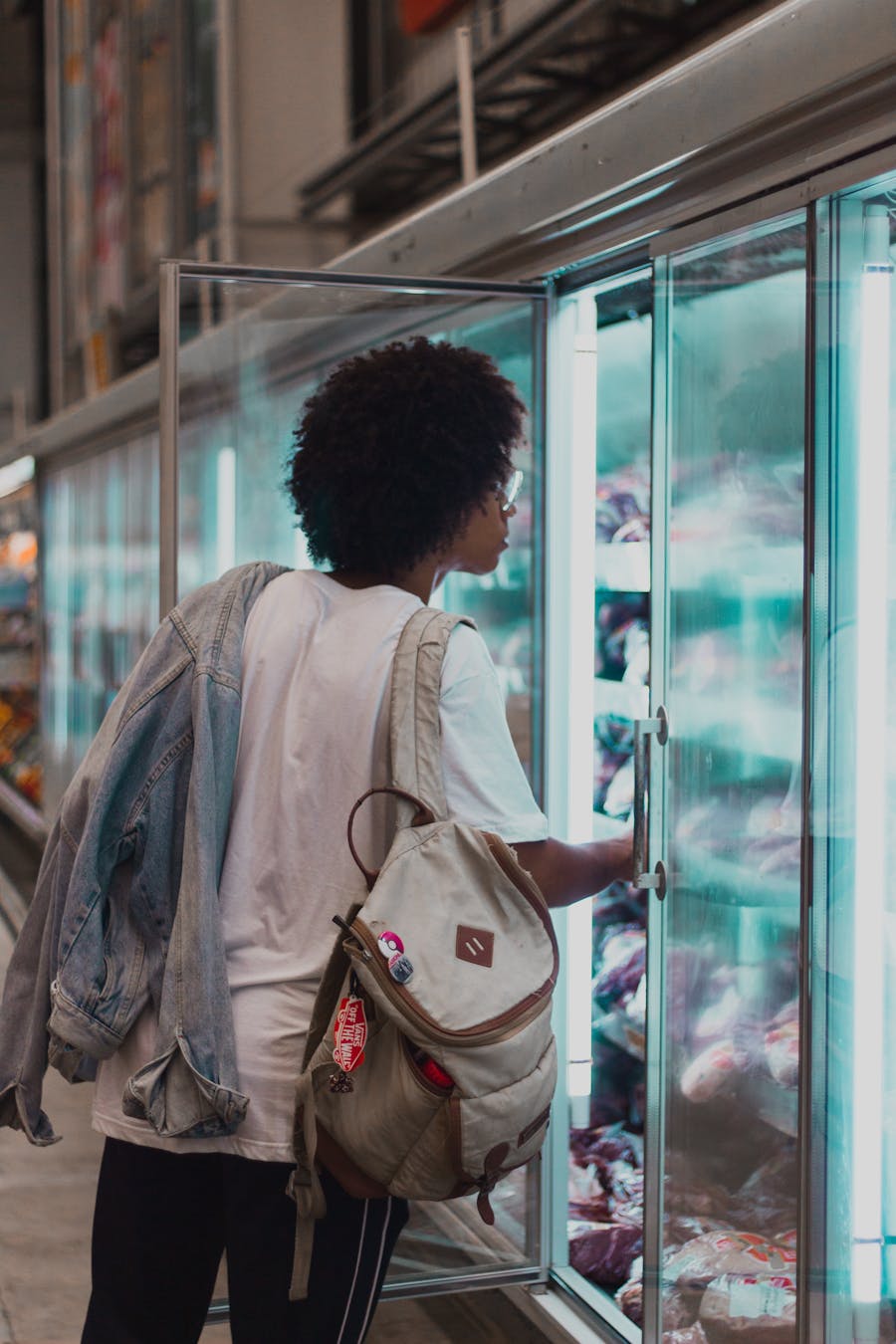 Técnico de refrigeração para freezer e geladeira comercial em supermercados